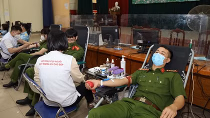 Tuổi trẻ khối cơ quan Bộ Tư lệnh Cảnh sát cơ động hiến 300 đơn vị máu