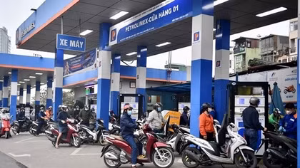 Xăng giảm nhẹ sau 4 lần tăng giá
