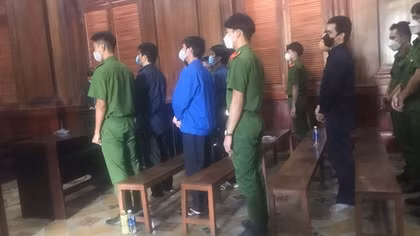 Phạt tù băng nhóm tạt sơn, mắm tôm vào quán phở Hoà ở TP Hồ Chí Minh