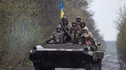 Tổng thống Ukraine lệnh tập hợp một triệu lính để giành lại miền Nam