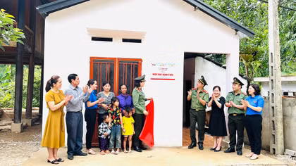 Trao tặng ngôi nhà hạnh phúc cho học sinh nghèo tỉnh Sơn La