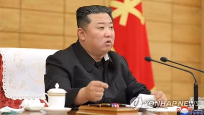 Ông Kim Jong-un điều quân đội khắc phục "điểm yếu" cung ứng thuốc