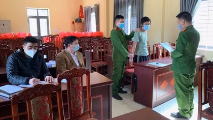 Bắt kẻ dùng dao thái chuối chém em dâu