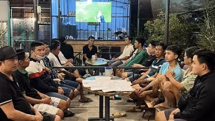Quán giải khát biến thành ổ cá độ bóng đá