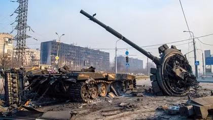 Máy bay Nga bắn phá lô xe tăng T-72 Đông Âu ở Kiev
