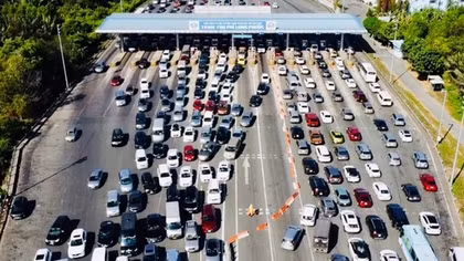 Kẹt xe kéo dài trên cao tốc TP Hồ Chí Minh-Long Thành-Dầu Giây do va chạm giao thông