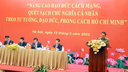 CAND học tập, thực hiện Sáu điều Bác Hồ dạy để quét sạch chủ nghĩa cá nhân