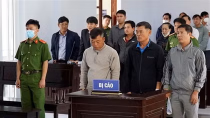 Hoãn phiên xử 3 thanh tra giao thông thiếu trách nhiệm gây chết người