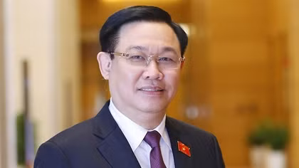 Chủ tịch Quốc hội Vương Đình Huệ thăm chính thức CHDCND Lào