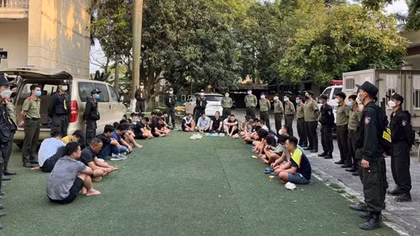 Hơn 100 cán bộ, chiến sĩ "đột kích" sới bạc trong trang trại