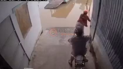 Mẹ bị trầm cảm, ném con 1 tuổi xuống sông