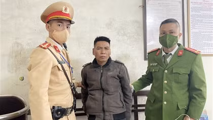 CSGT cùng Công an phường tóm sống tên trộm vừa “ăn hàng”