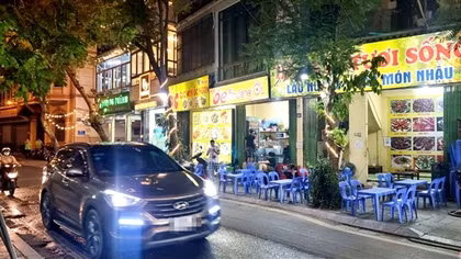 Hà Nội: Lại tràn lan lấn chiếm vỉa hè làm nơi kinh doanh