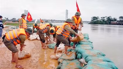 Xây dựng lực lượng chuyên trách và kiêm nhiệm ứng phó thiên tai, tìm kiếm cứu nạn