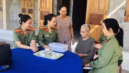 Phụ nữ Công an với nhiều việc làm ý nghĩa hướng đến cộng đồng