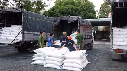 Khởi tố đối tượng buôn lậu đường cát
