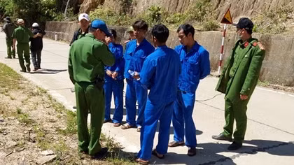 Kẻ chủ mưu phá rừng bỏ chạy ném lại nhiều súng đạn