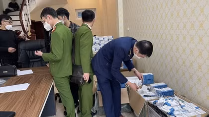 Mua trên 3.000 hộp thuốc điều trị COVID-19 trôi nổi trên mạng xã hội về bán