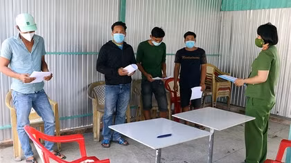 Mật phục bắt "cát tặc" vùng sông nước Cửu Long