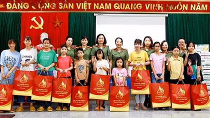 Chia sẻ yêu thương đến trẻ em kém may mắn
