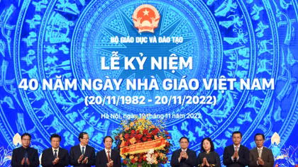 Thủ tướng: Các thầy cô cần luôn đề cao ý thức rèn đức, luyện tài, tâm huyết, yêu nghề, yêu người