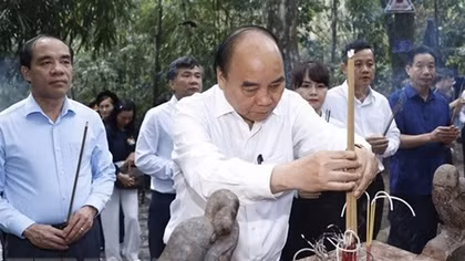 Chủ tịch nước dâng hương tại Khu di tích Quốc gia đặc biệt Tân Trào