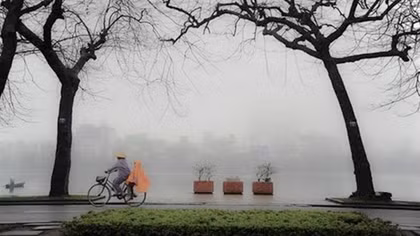 Hà Nội sương mù, có mưa phùn và rét