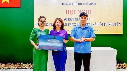 Vietcombank TP Hồ Chí Minh tiếp tục ủng hộ 2,2 tỷ đồng hỗ trợ đoàn viên khó khăn trên địa bàn tham gia bảo hiểm y tế