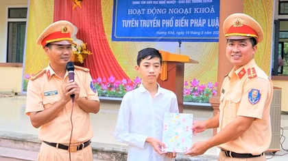 Đến trường học phổ biến kiến thức pháp luật