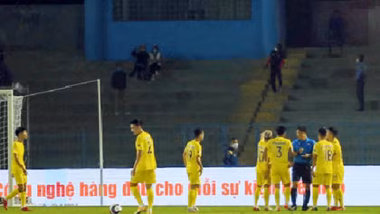 Trọng tài V.League: VAR tự chế và giấc mơ có VAR thật