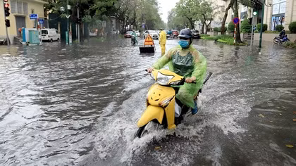 Cả nước mưa giông, Hà Nội cảnh báo ngập nhiều nơi