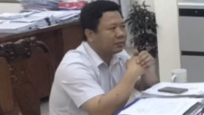 Tiếp tay chiếm đất công, Trưởng phòng TN&MT cùng 3 cán bộ bị bắt