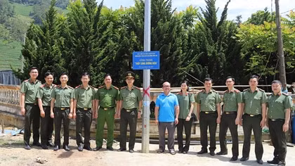 Về xã Pha Long "thắp sáng đường biên", sẻ chia khó khăn với người dân
