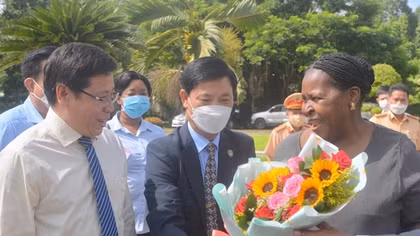 Chủ tịch Quốc hội Cộng hòa Mozambique thăm Viện lúa ĐBSCL