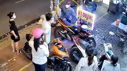 Ung dung bẻ khóa trộm xe vì ai cũng nghĩ "xe của người ta"
