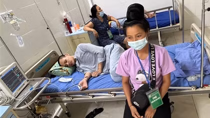 Một gia đình khốn khổ ở bản Pá Bó