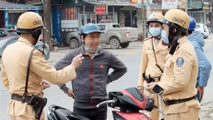 Bị CSGT "ốp" nóng, nhiều tài xế phân bua "chưa hề say"