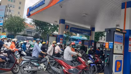 Đề xuất hỗ trợ chi phí vận chuyển xăng dầu giờ cao điểm