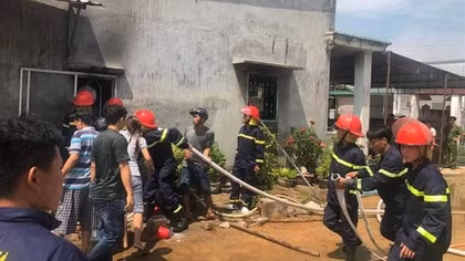 Căn nhà bốc cháy khi gia chủ đi khám bệnh