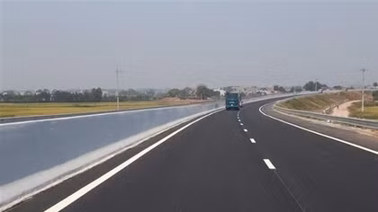 Hoàn thiện báo cáo Quốc hội chủ trương đầu tư ba dự án cao tốc