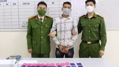 Được "người lạ" nhờ chuyển gói nhỏ, có ngay 30 triệu đồng