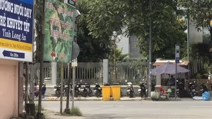 Nam sinh bị đánh trước cổng trường, tử vong trong bệnh viện
