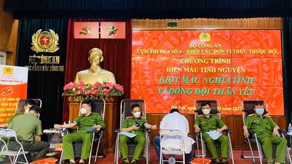 “Giọt máu nghĩa tình vì đồng đội thân yêu”
