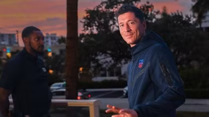 Lewandowski lần đầu hội ngộ với các đồng đội mới tại Barcelona