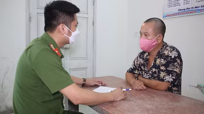 Dùng xe khách chở người đến sới để đánh bạc