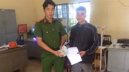 Chiến sĩ Công an trả lại số tiền hơn 32 triệu đồng nhặt được trên đường