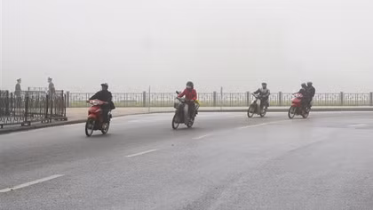Miền Bắc nắng ấm, Nam Bộ mưa về chiều tối