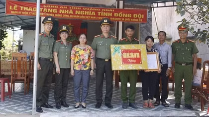 Quảng Ngãi trao tặng 2 nhà nghĩa tình đồng đội