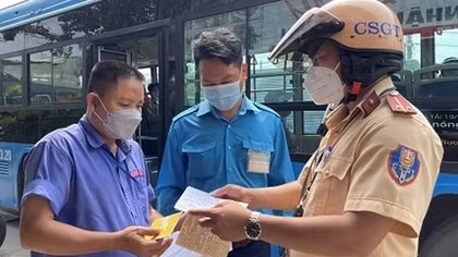 Phối hợp kiểm tra xử lý vi phạm hoạt động vận tải hành khách công cộng