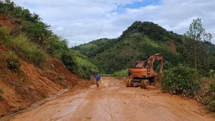 Khắc phục sạt lở hàng nghìn khối đất, đá trên đường Hồ Chí Minh